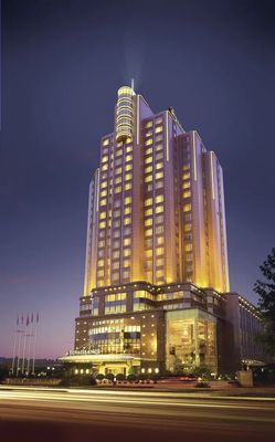 Prefabricated Steel Structure Warehouse with Long-span Grid Structure and Customized Color for 15-21 Days Delivery